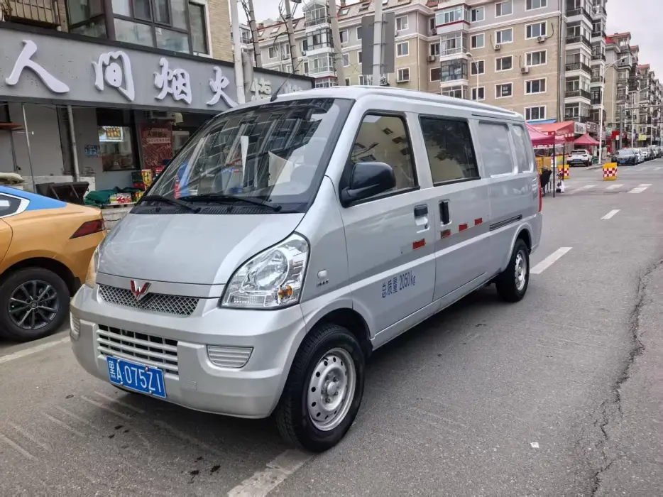Wuling Rongguang 2020 1,5 л расширенная базовая модель National VI