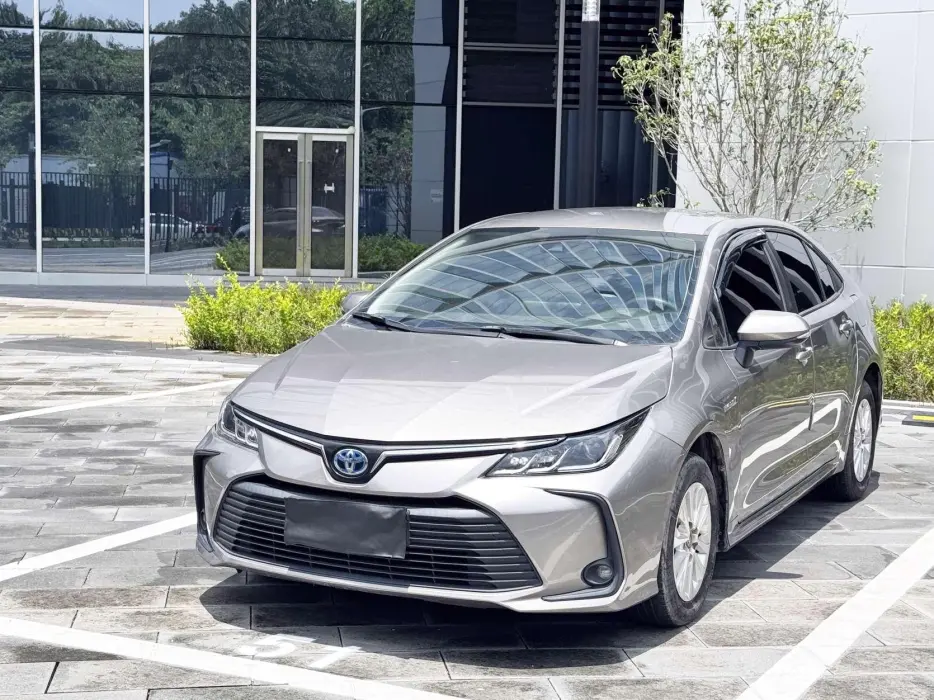 Corolla 2022 с двойным двигателем 1,8 л E-CVT Pioneer Edition